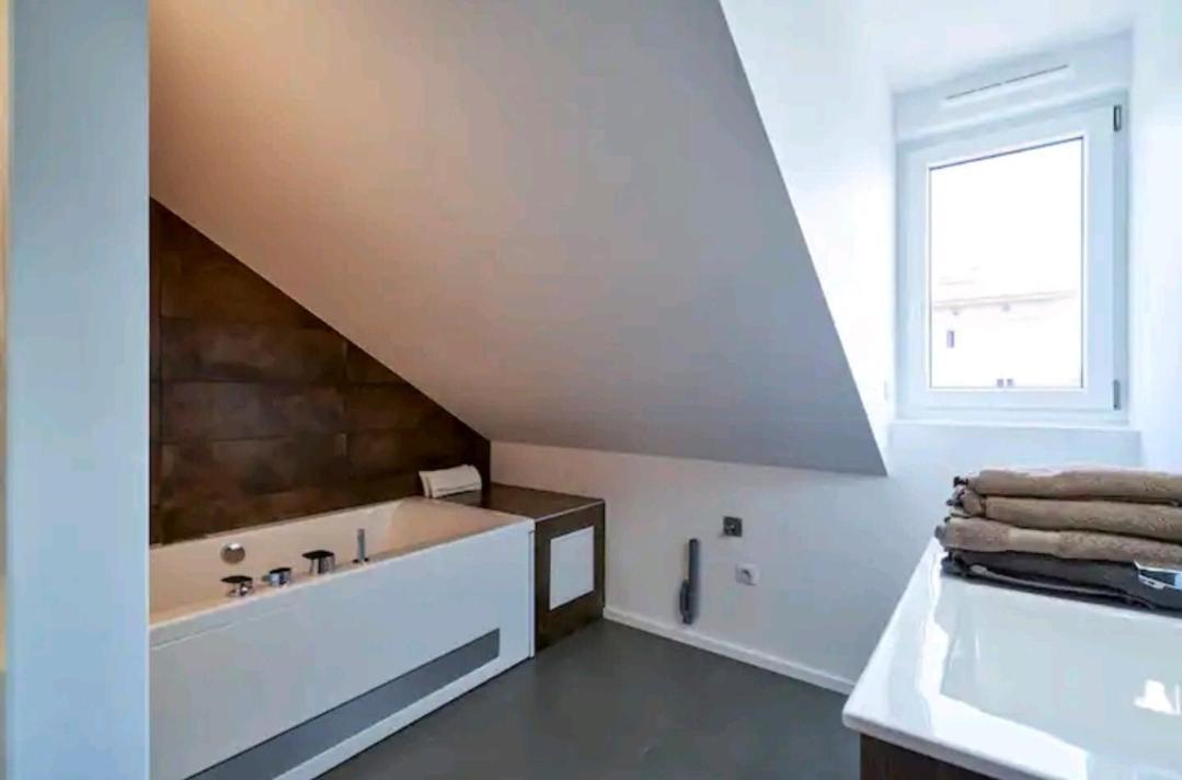 Loft Neuf Avec Bain Jacuzzi Et Terrasse Apartment Colmar Exterior photo